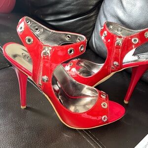NWOT Red patent leather guess heels